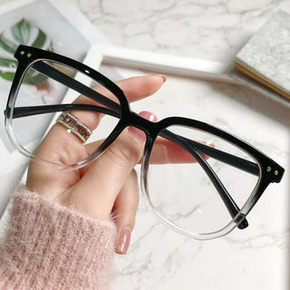 Lunettes rectangulaires avec monture noire en haut et transparente en bas, offrant un design contemporain et unique - Milanoza