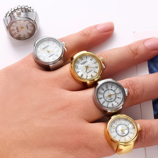 Bague montre à quartz couleur or et argent sur des doigts féminins, montrant une variété de styles - Milanoza