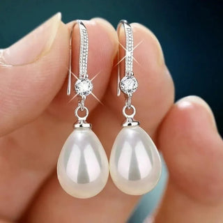 Boucles d'oreilles argentées avec perles blanches nacrées et pendentifs en zircon - Milanoza